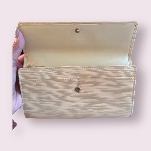 Authentic Louis Vuitton Epi Leather Long Wallet | Vanilla - Picture 6 of 10